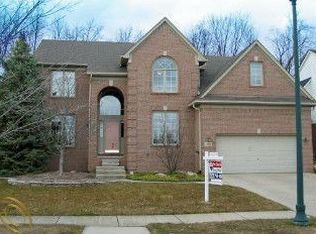 1869 Cloverdale Dr, Rochester, MI 48307