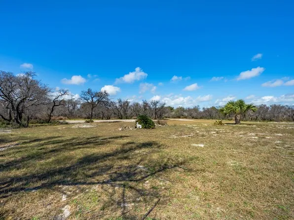 141 Kluge Trl, Rockport, TX 78382