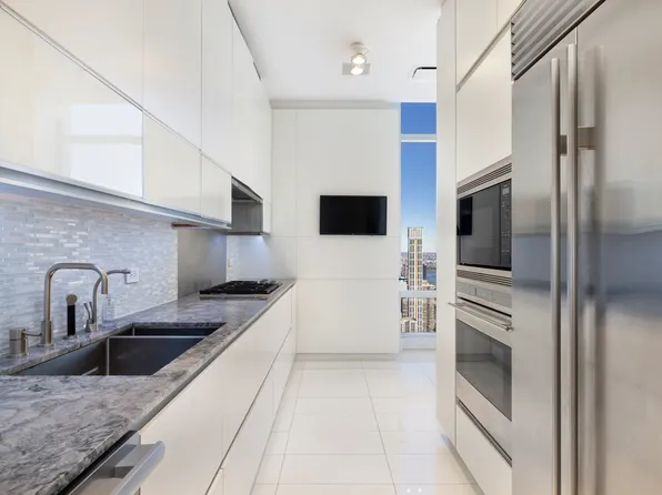 845 United Nations Plaza image 11 of 18