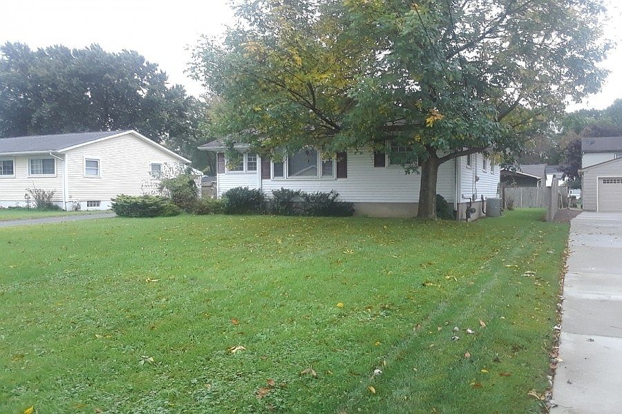 2nd image of 1809 Lealand Ave