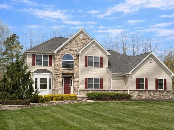 77 Hemlock Dr, New Egypt, NJ 08533