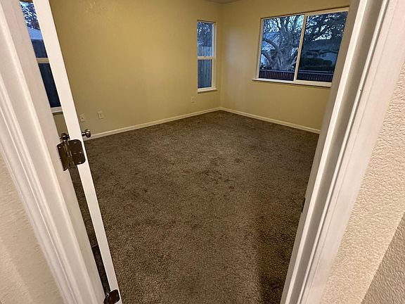 5th image of 306 Oak Ave