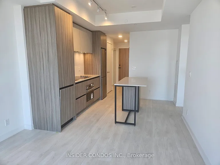 7950 Bathurst St #1412 — Photo 6