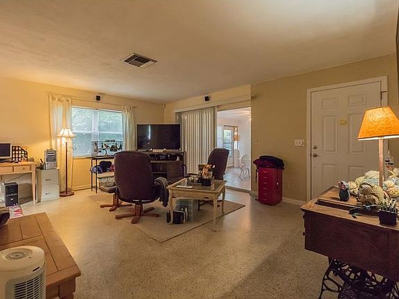 5th image of 1055 Saxon Blvd #55