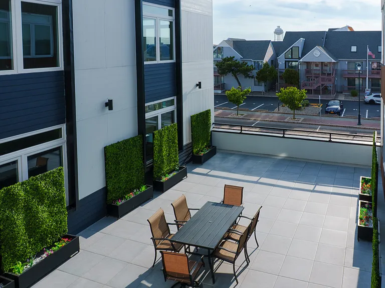 1010 Boulevard 2 #C — Photo 2