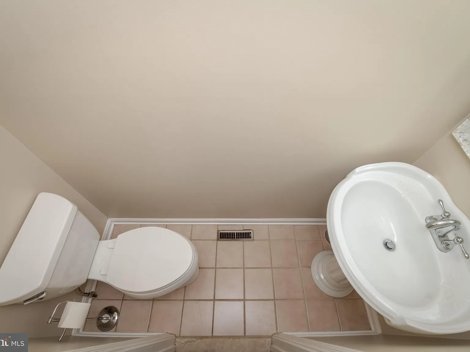 3 bed, 2.5 bath, 1779 sqft, $2,400 — Photo 4