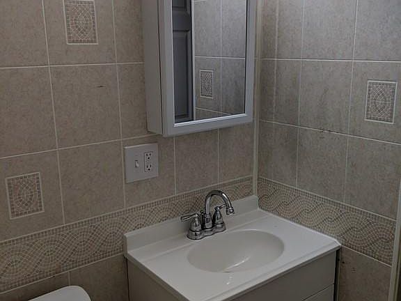 2nd image of 351 Fernwood Ave