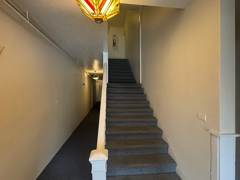 Third Avenue Apartments — Photo 22