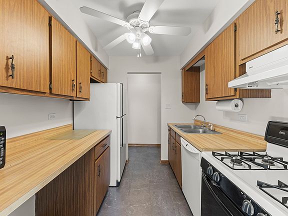 4th image of 15719 Peggy Ln APT 1