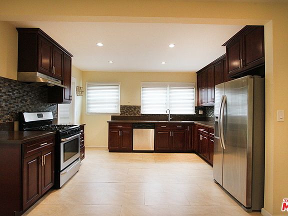 4th image of 2611 W 74th St