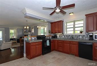 5th image of 901 N Taylor Ave