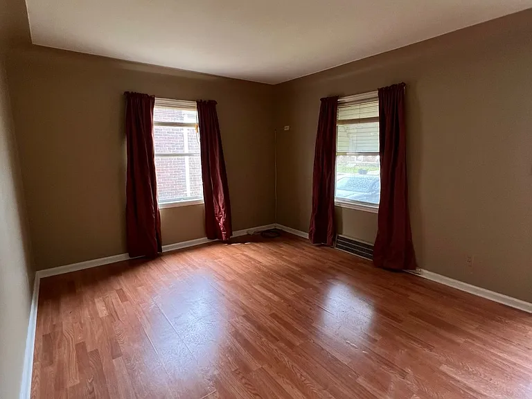 20418 Wexford St — Photo 3