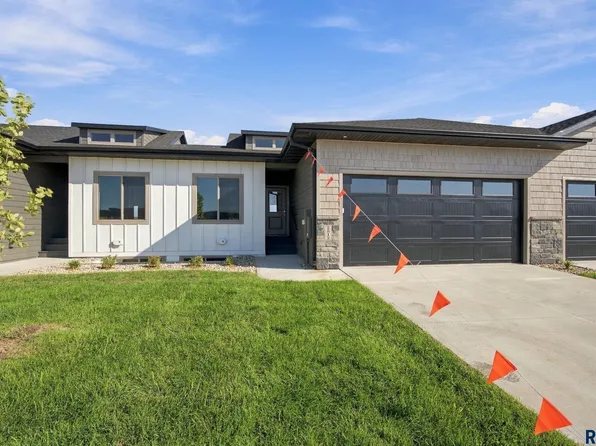 2812 E Hazelnut St, Brandon, SD 57005
