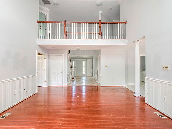 4th image of 6135 Fieldcrest Ct