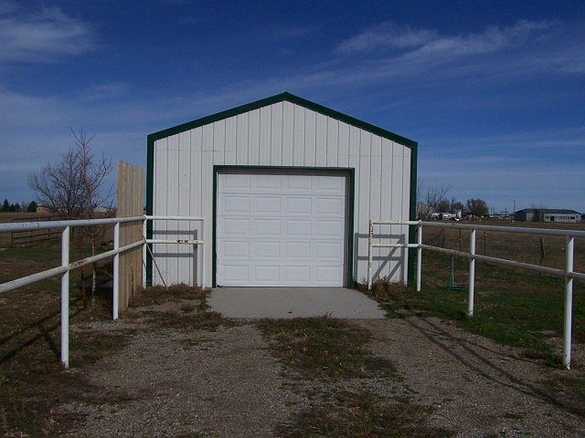 2nd image of 20 Meadow Ln