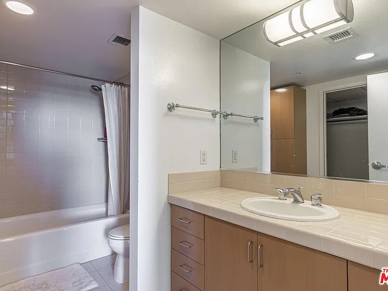 13700 Marina Pointe Dr #1431 — Photo 14