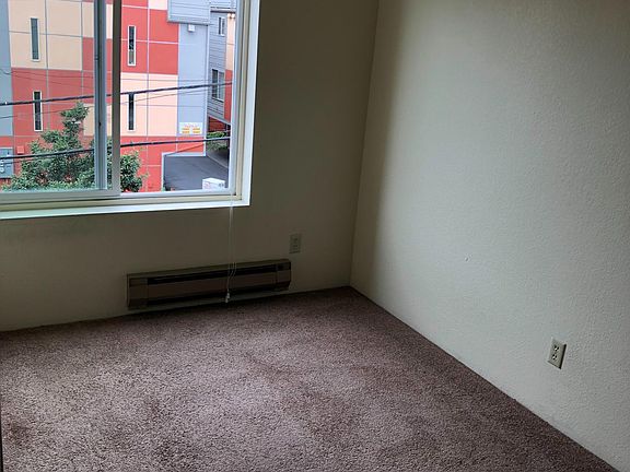 4th image of 4338 8th Ave NE