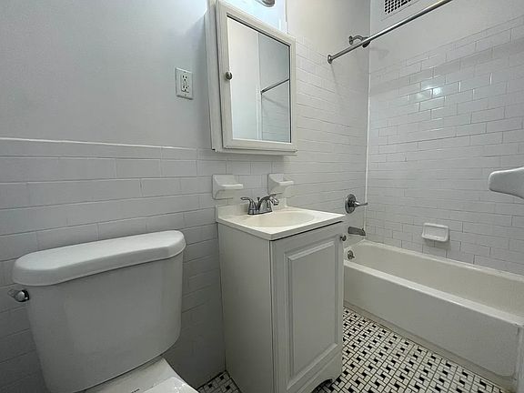 5th image of 238 E 89th St APT 2C