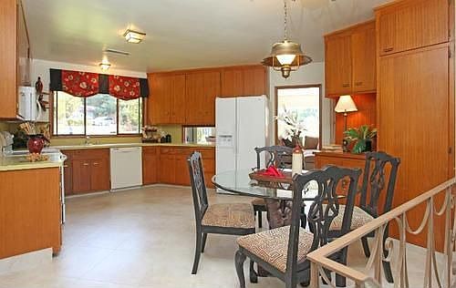 4th image of 2220 Los Amigos St