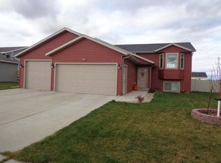 1212 Shires Dr SE, Mandan, ND 58554