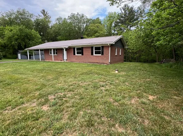 2286 Gladesboro Rd, Hillsville, VA 24343