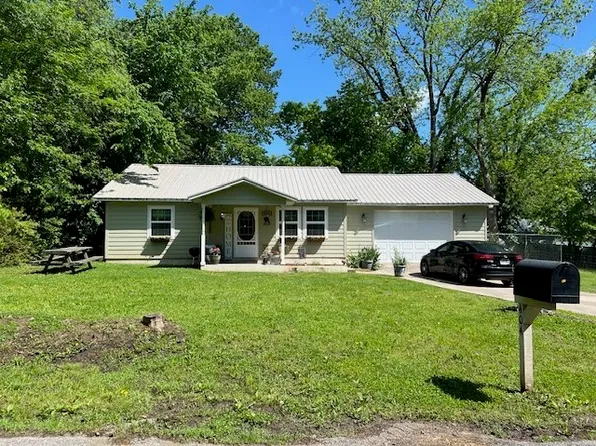 404 Jefferson Ave, Berryville, AR 72616
