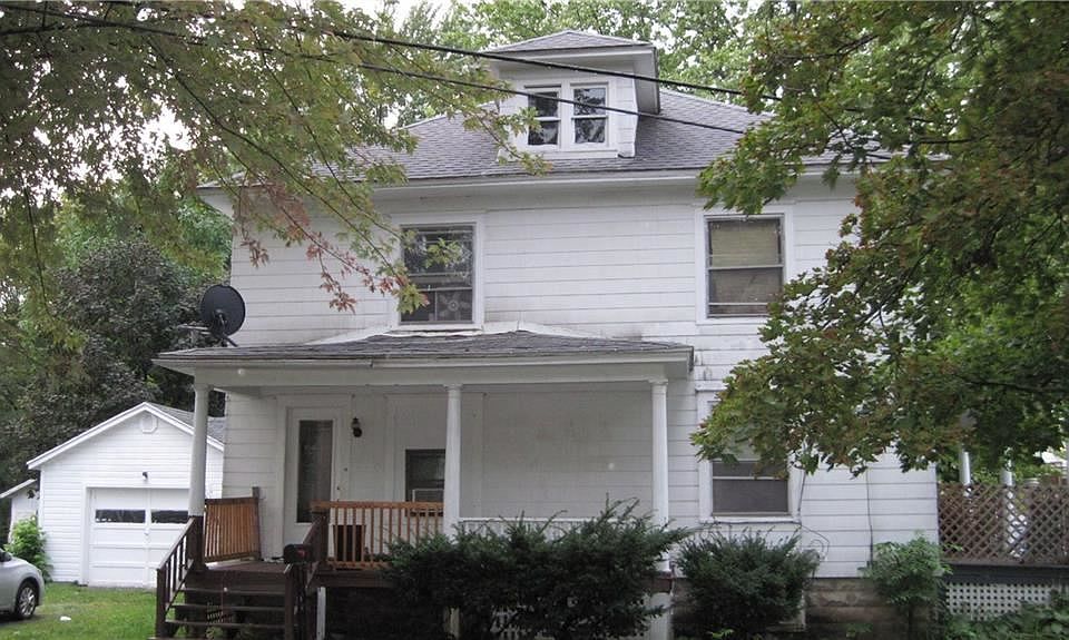 1st image of 17 Curtiss Ave