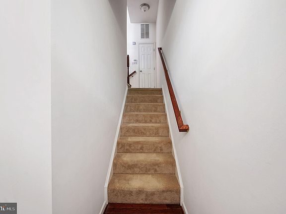 3rd image of 12 Popes Creek Ln
