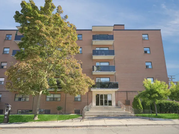 7 Helene St N #401, Mississauga, ON L5G 3B3