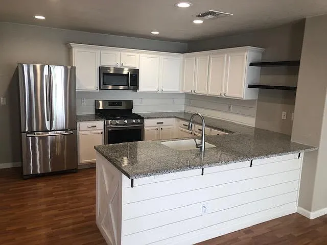 3907 E Kent Ave — Photo 3