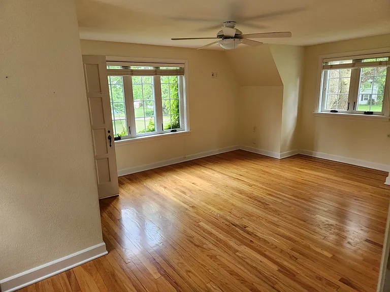 1881 Sherwood Dr — Photo 5