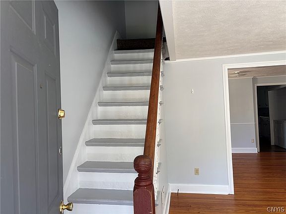 4th image of 135 W Mohawk St