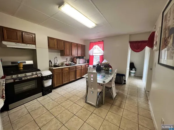 153 Burgess Pl, Passaic, NJ 07055