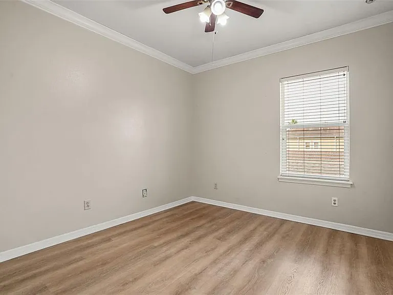 561 Telfair Square Ct — Photo 22