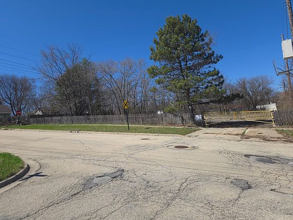 2nd image of 164 Ludeka Pl