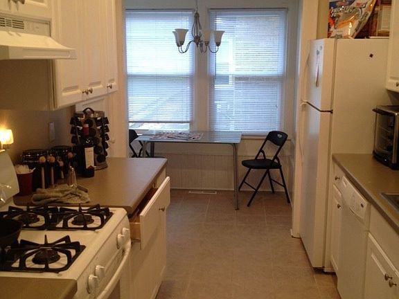 5th image of 2704 E Hartford Ave