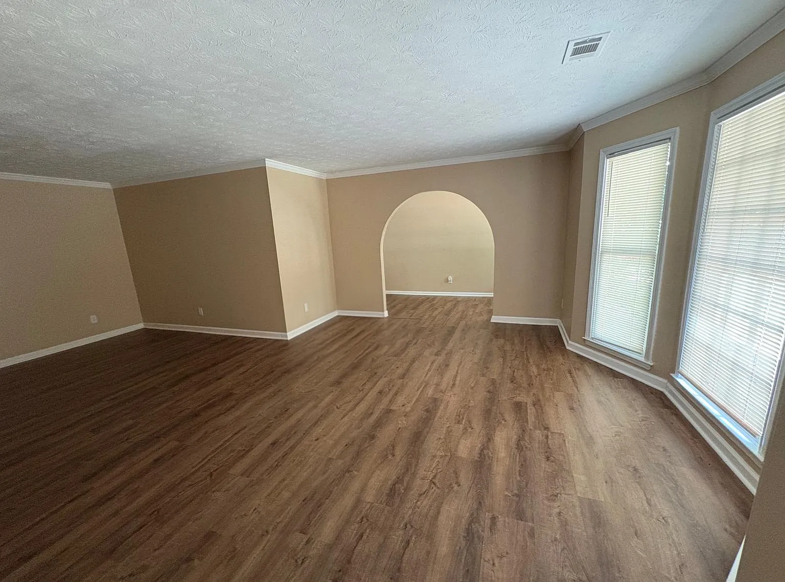 4 bed, 2970 sqft, $2,495 — Photo 3