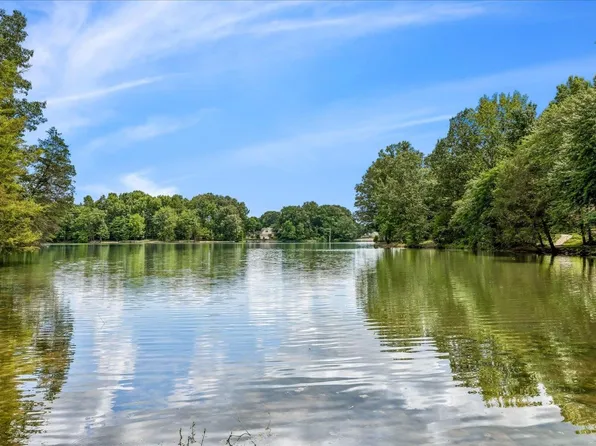 8670 Riverwood Farms Pkwy, Cordova, TN 38016