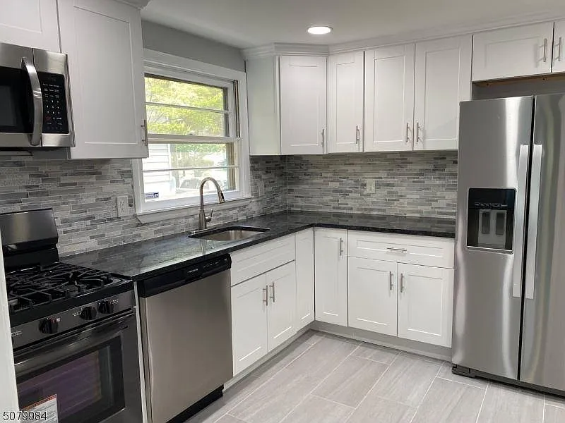 3 bed, 1426 sqft, $4,100 — Photo 4