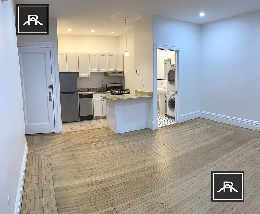 174 Newbury St #4