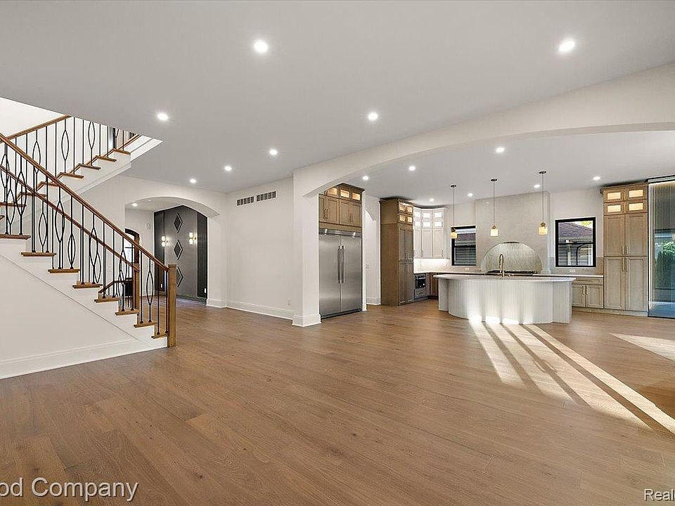 330 Woodlawn Ave, photo 12