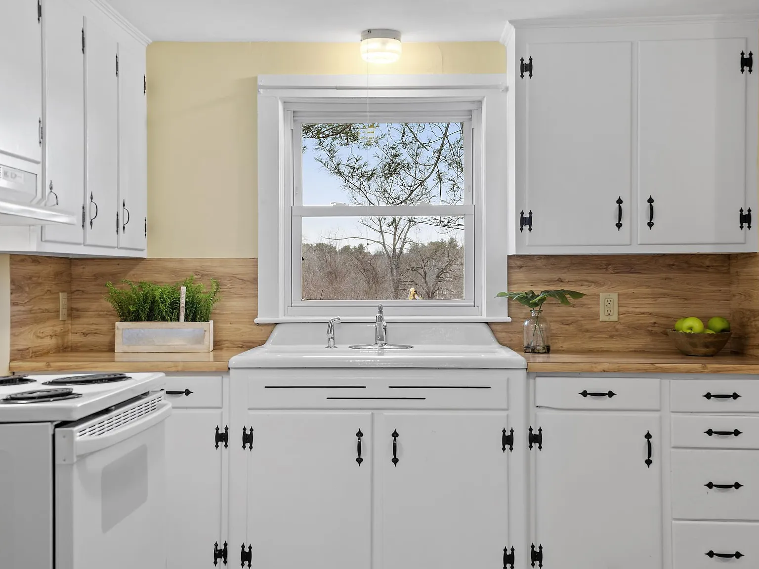 2 bed, 800 sqft, $2,400 — Photo 3
