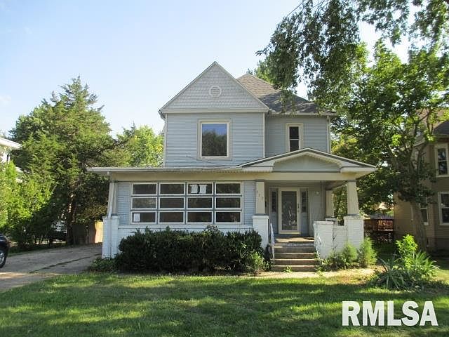 1st image of 117 W Division St
