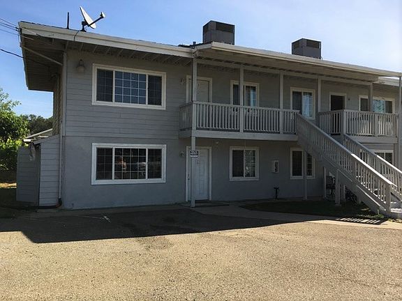 Front of bldg (unit 3 is top right)