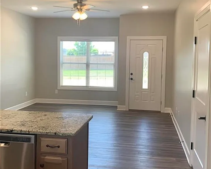 1048 Springfield Blvd — Photo 5