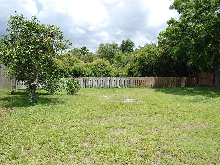 1624 Springdale Dr — Photo 4