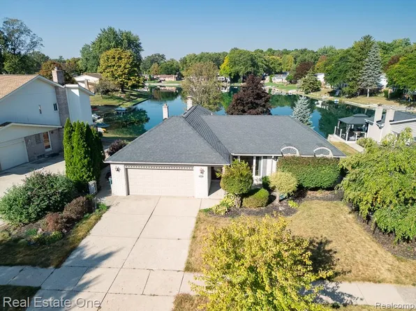 6621 Northpoint Dr, Troy, MI 48085