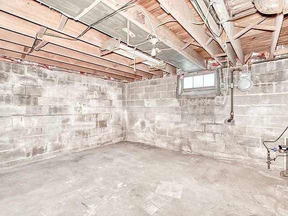 38th image of 262 Commodore Pkwy