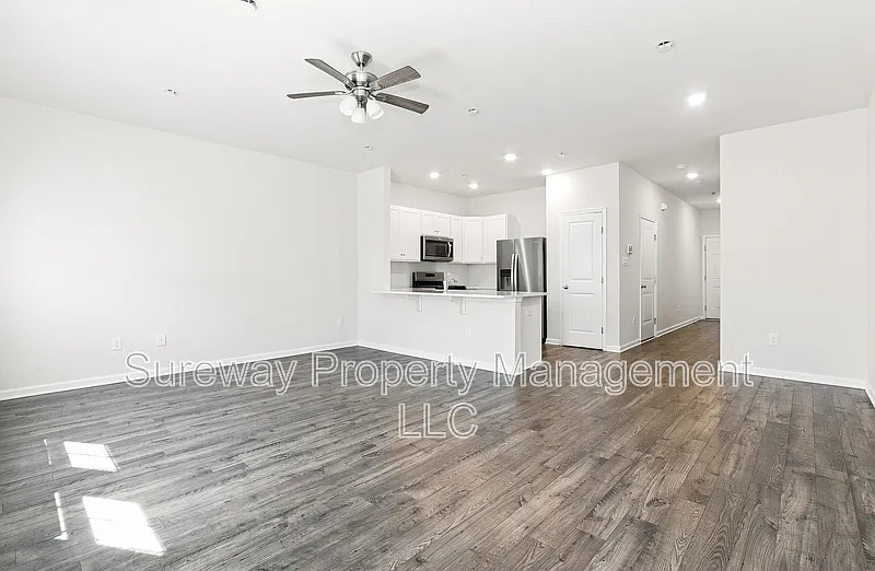3 bed, 2.5 bath, 1484 sqft, $2,700 — Photo 4
