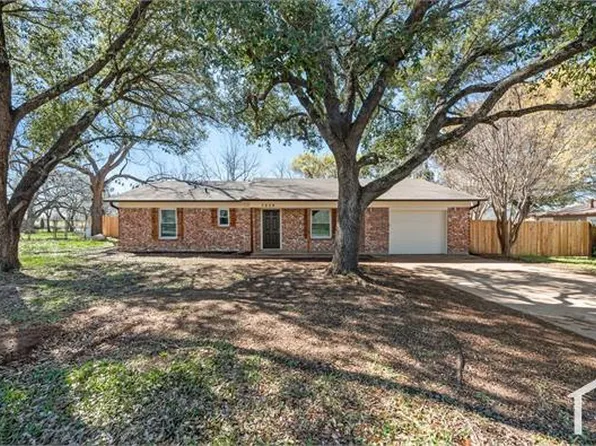 7824 Arthur Dr, North Richland Hills, TX 76182